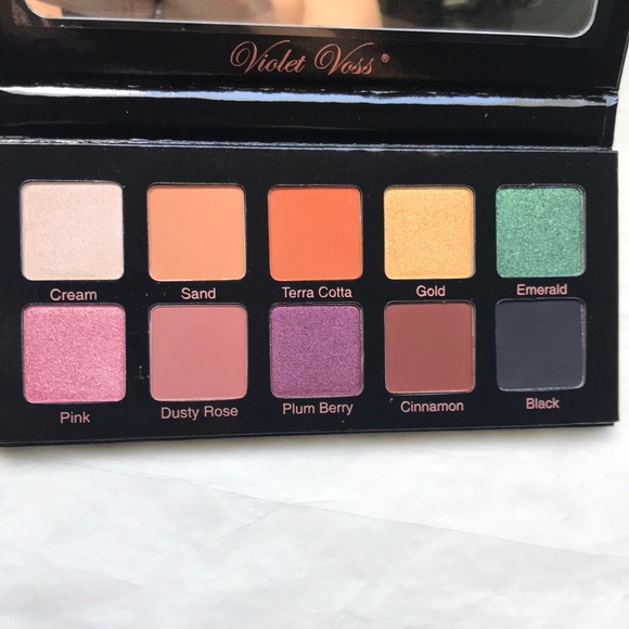 Violet Voss Other - Violet Voss Essentials eyeshadow palette